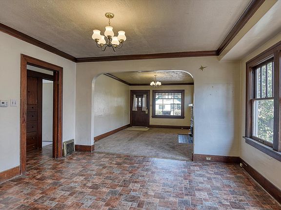 5th image of 811 W Grace Ave