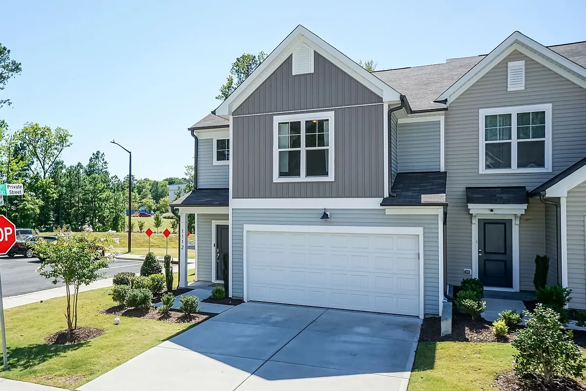 Building Photo - 1112 Tigerlily Way