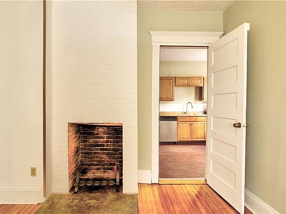 3rd image of 2872 Fairfield Ave
