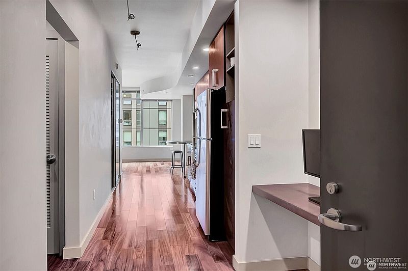 4th image of 910 Lenora Street #S1004