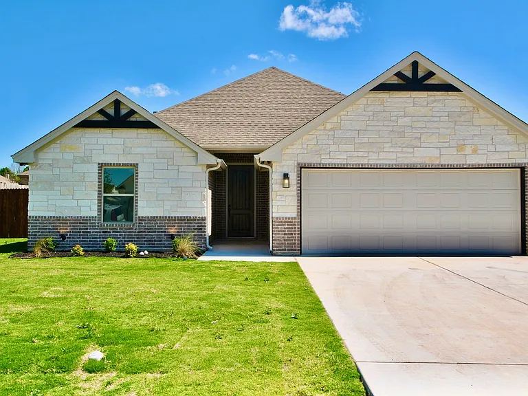 3002 Promenade Dr — Photo 1