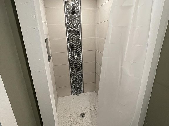 4th image of 339 W 32nd St #8