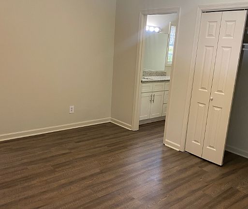 5th image of 5116 Hill Farm Dr NE
