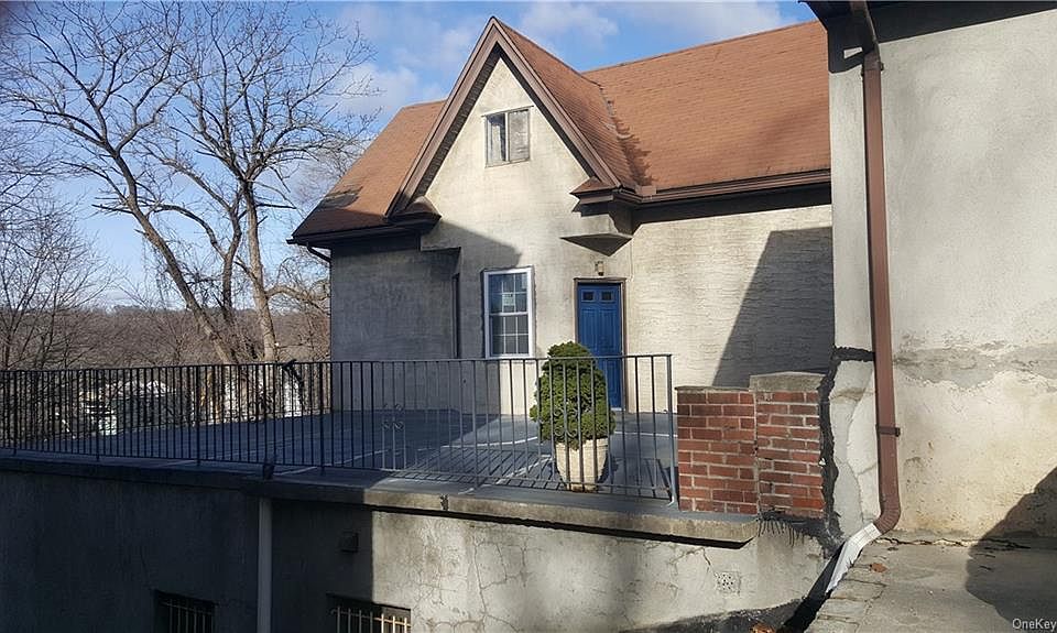 2nd image of 17 Washington Ave N