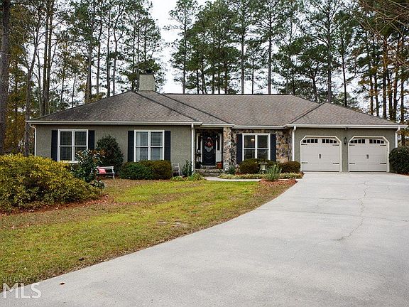 3rd image of 233 Crescent Oak
