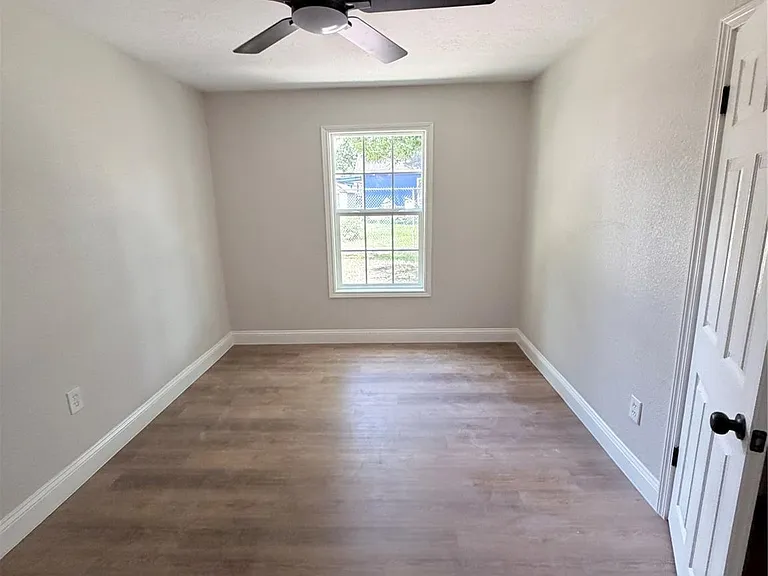 9532 E Avenue I — Photo 11