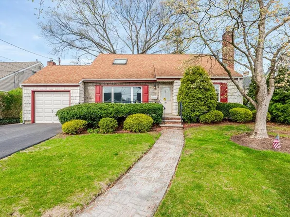 70 Ambrose Avenue, Malverne, NY 11565