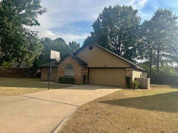 1011 Fairview Ln