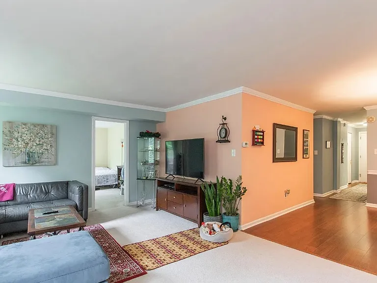 162 Woodstream Dr #5 — Photo 1