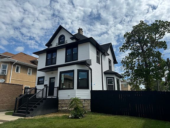 2nd image of 211 S 5th Ave