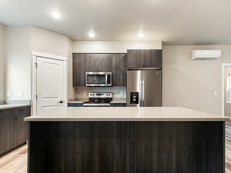 627 E St — Photo 5