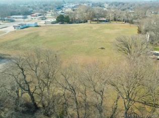 109 S Osage St, Grove, OK 74344