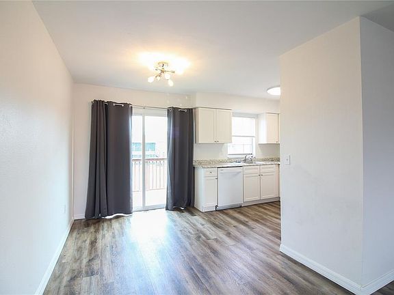 4th image of 1920 E Edgewood Dr APT C2