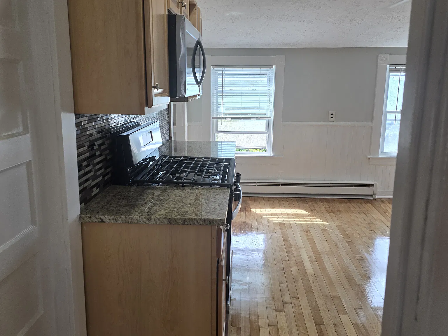 2 bed, 700 sqft, $1,800 — Photo 4