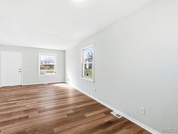5th image of 401 Cameron Rd