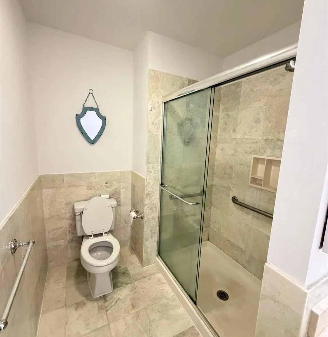 3 bed, 1.0 bath, 1000 sqft, $3,650 — Photo 2