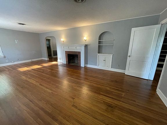 2nd image of 221 S Kings St
