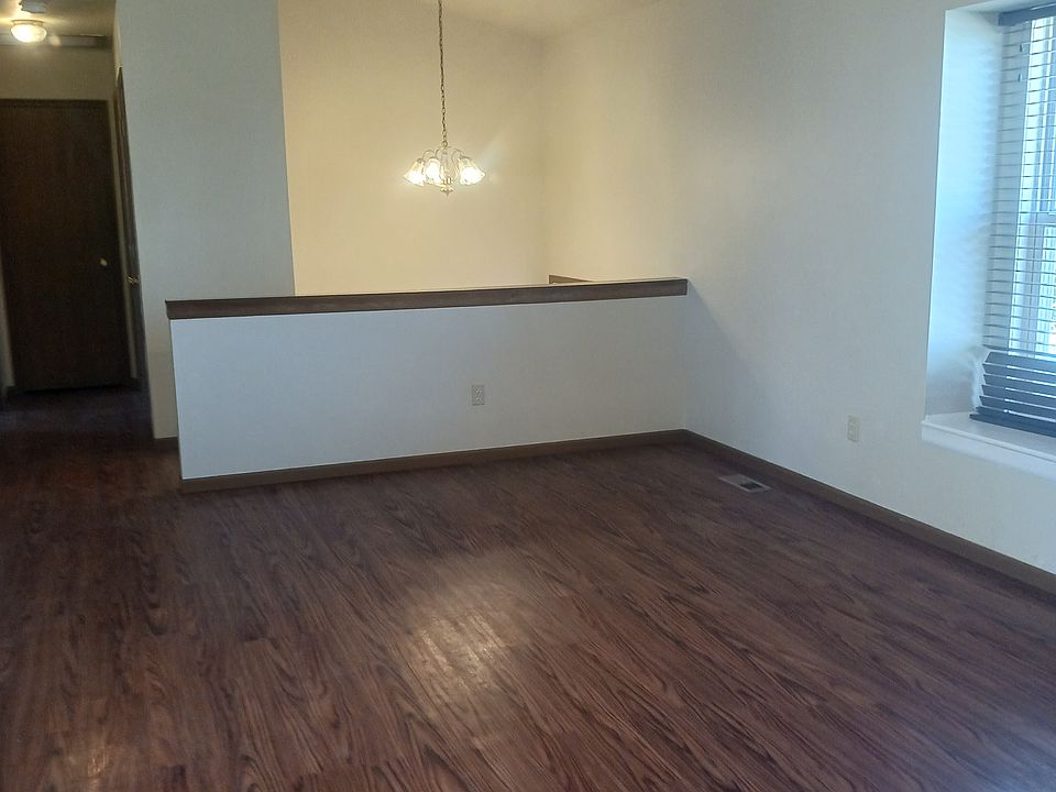 2nd image of 744 Ballantrae Dr