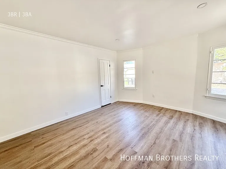 334 N Gardner St — Photo 6
