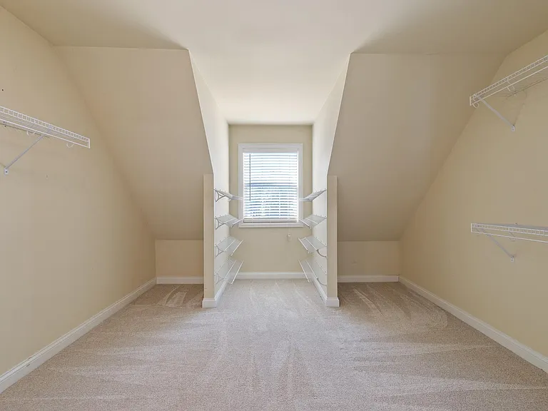 2128 Roswell Dr — Photo 16