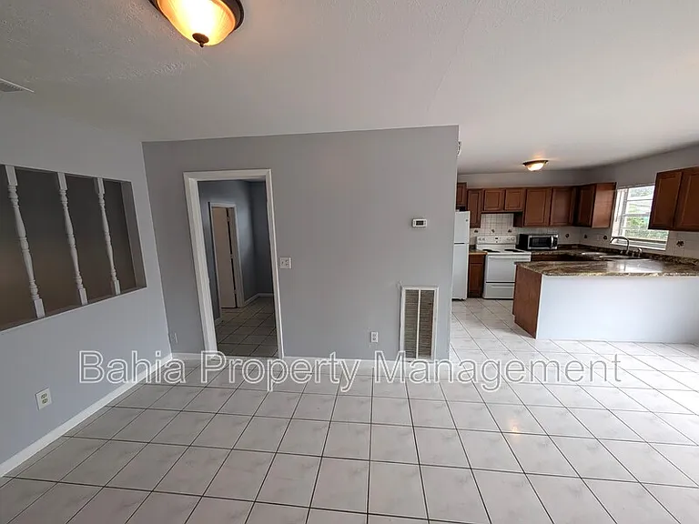 1803 E Humphrey St — Photo 5