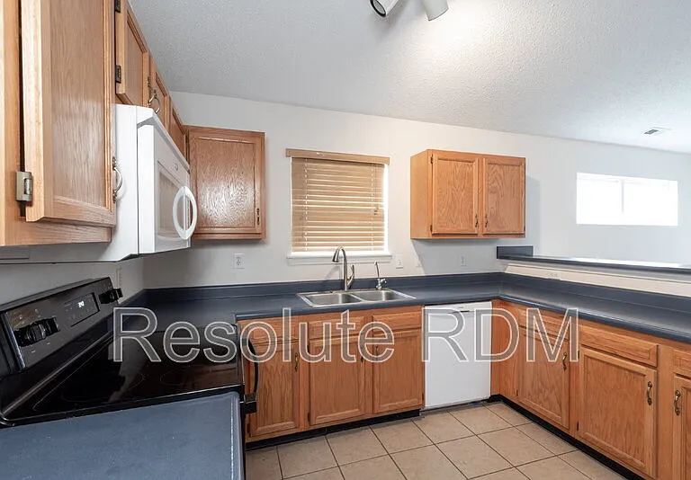 11968 Locus Ln — Photo 13