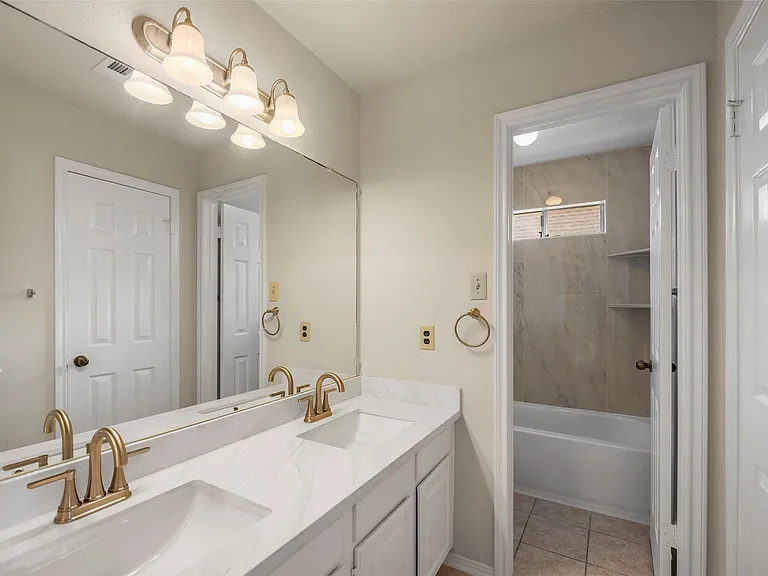 4922 Moss Run Dr — Photo 24