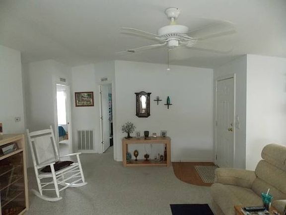 3rd image of 4684 White Pine Ave