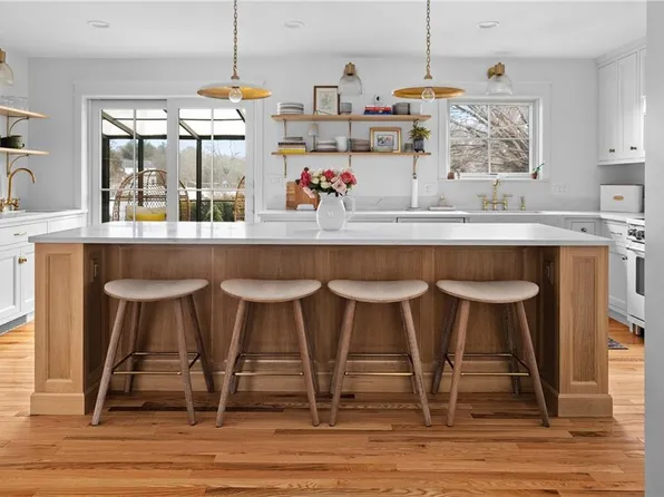 851 N Quidnessett Rd, North Kingstown, RI 02852