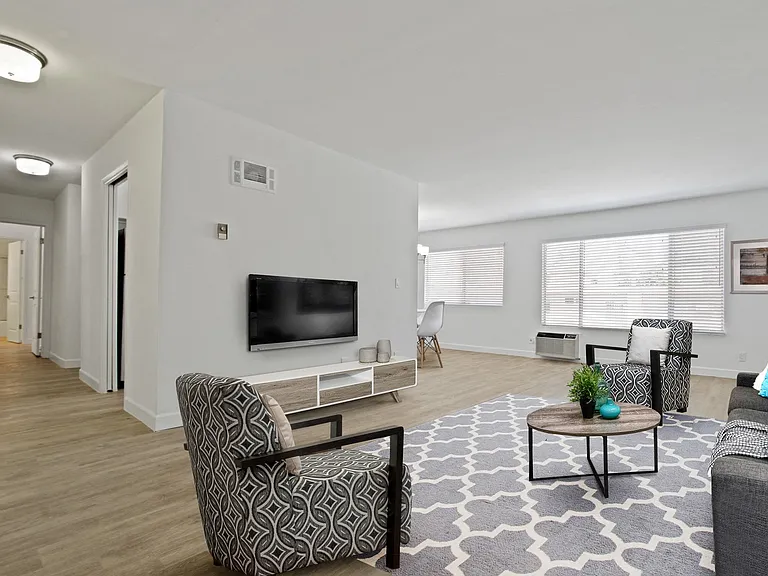 Bentley Avenue Apartments — Photo 30