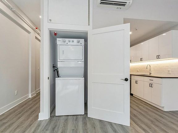 4th image of 49 Beekman Ave #5