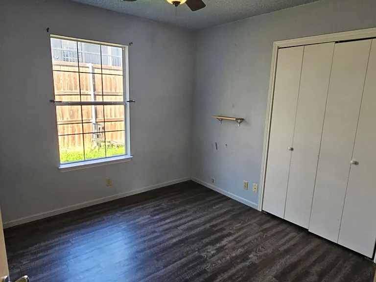 501 Mounts Ave — Photo 13