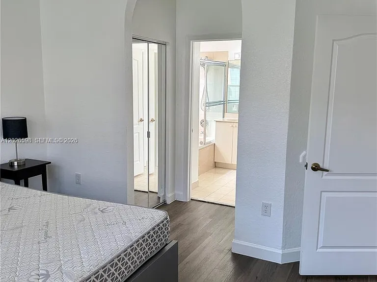 3951 NE 11th Dr — Photo 12