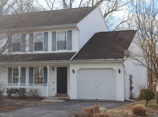 33 Mill Pond Dr, Lancaster, PA 17603