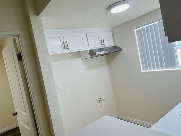 3rd image of 11892 Oxford Ave APT 1