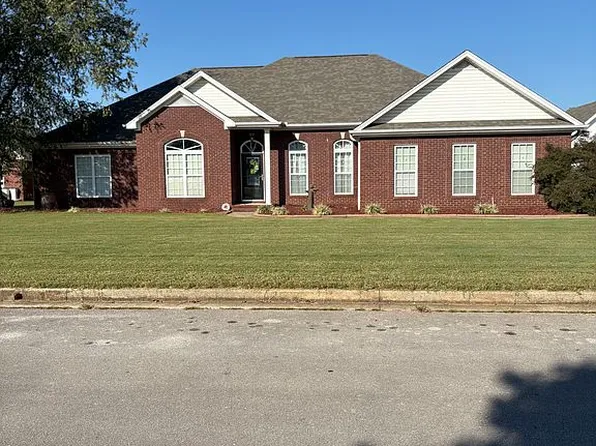 54 Julie Ann Dr, Muscle Shoals, AL 35661