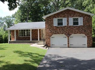 18 Schuyler Rd, Loudonville, NY 12211