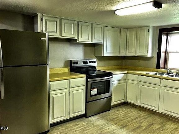 4th image of 506 1st Ave NW