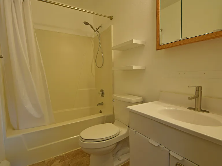 4421 Vasey Ave #3 — Photo 2