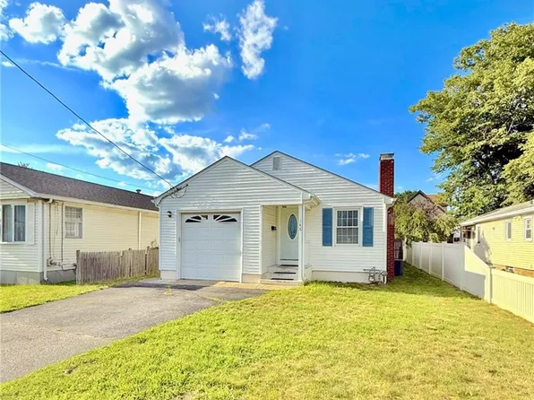 146 Saratoga Ave, Pawtucket, RI 02861