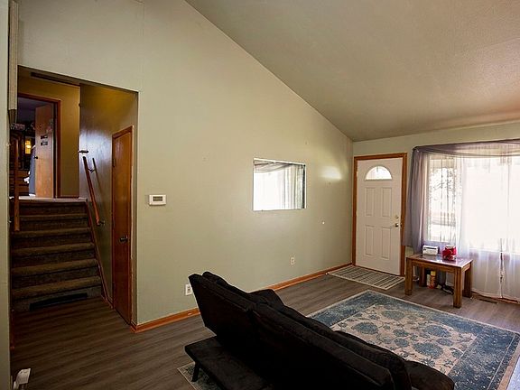 5th image of 717 Thornwood St