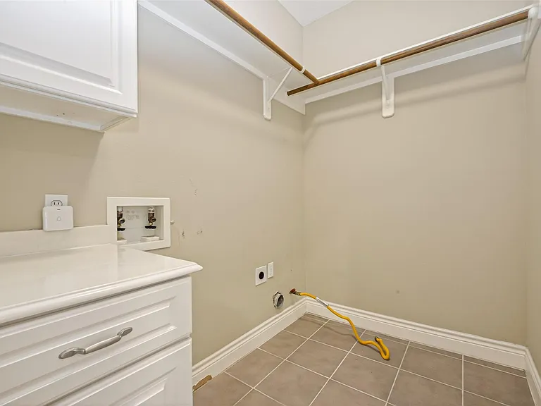 1804 Tuam St — Photo 15
