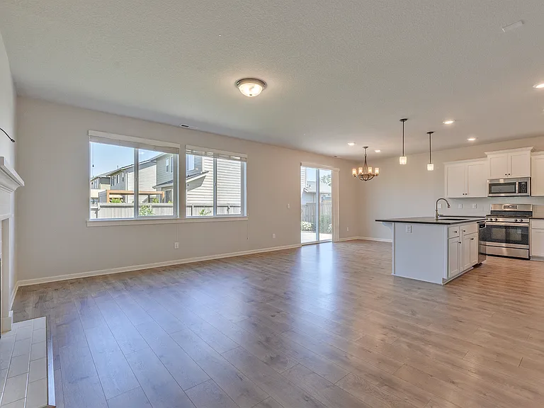 2073 Silverstone Dr — Photo 4