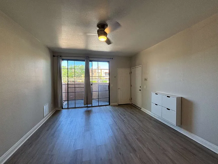 5122 S Jones Blvd #108 — Photo 3