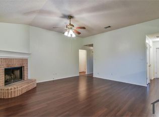 611 Saint Eric Dr, Mansfield, TX 76063