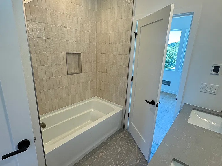 1407 E Alder St — Photo 14