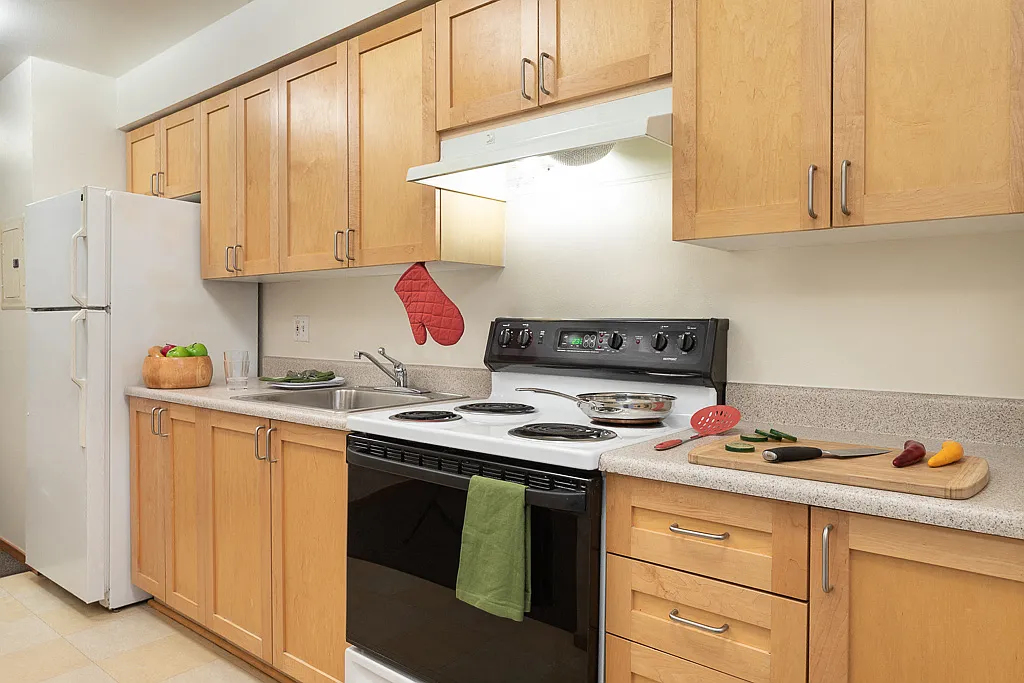 Stewart Court Apartments — Photo 2