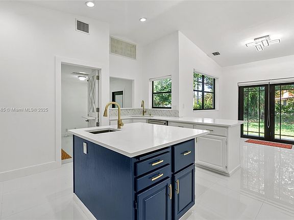 4th image of 4031 Coral Hills Dr #0