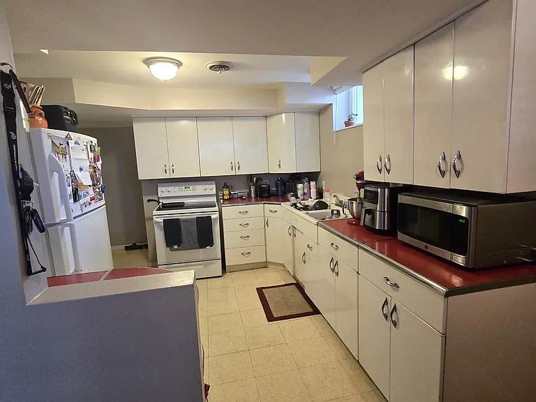 2234 E Roosevelt Ave — Photo 4