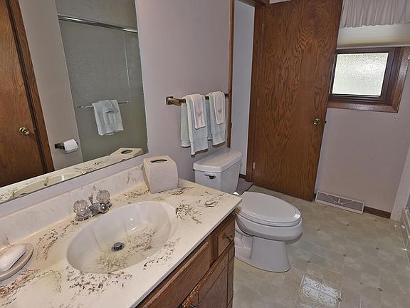 5th image of 752 18th St SE